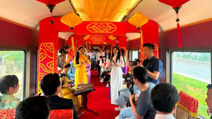 Giới thiệu văn hóa Hà Nội qua hành trình đường sắt